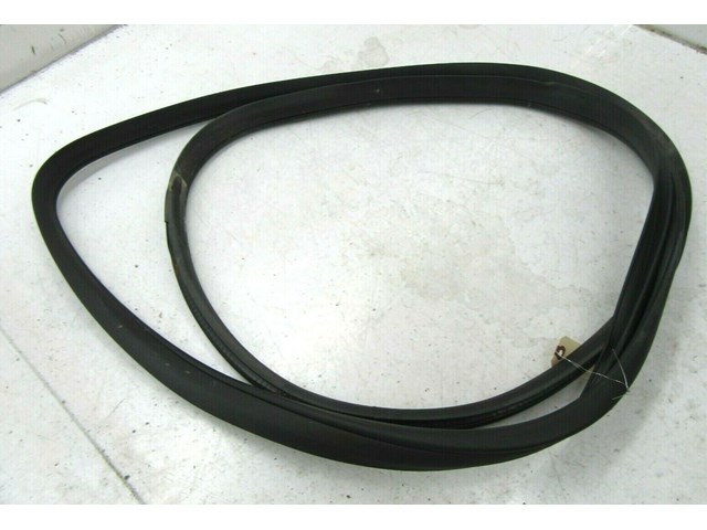 2012-2015 MERCEDES C350 COUPE OEM RIGHT FRONT DOOR ON BODY WEATHER STRIP SEAL