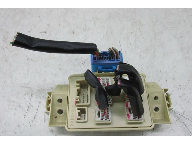 2002-2006 LEXUS SC430 OEM RIGHT FRONT UNDER DASH POWER JUNCTION BOX 