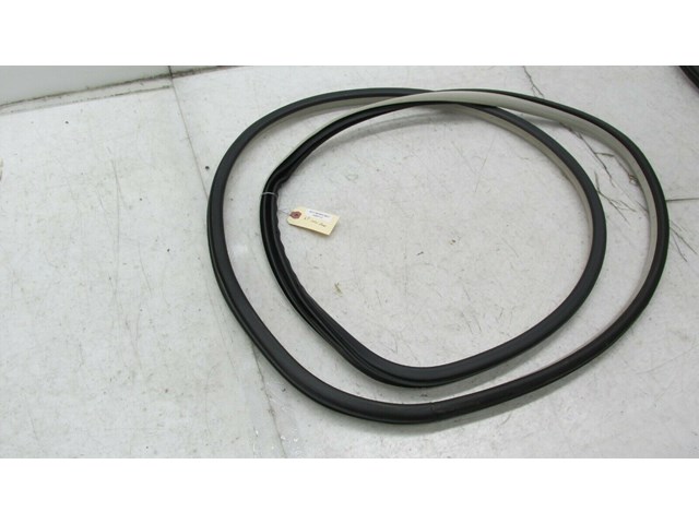 2011-2018 INFINITI M37 Q70 OEM LEFT FRONT DOOR ON BODY WEATHER STRIP SEAL   