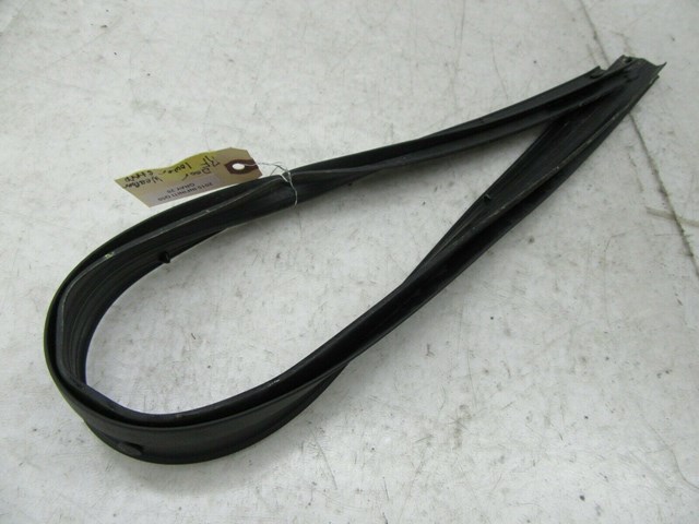 2014-2018 INFINITI Q50 OEM RIGHT FRONT PASSENGER SIDE LOWER DOOR WEATHER STRIP