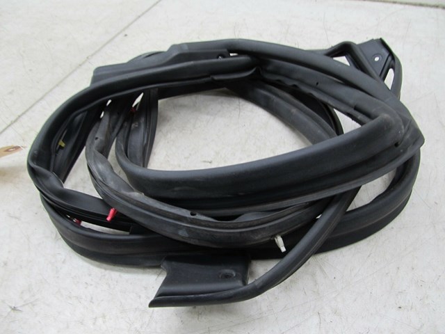 2009-2012 INFINITI FX35 OEM LEFT REAR ON DOOR WEATHER STRIP 