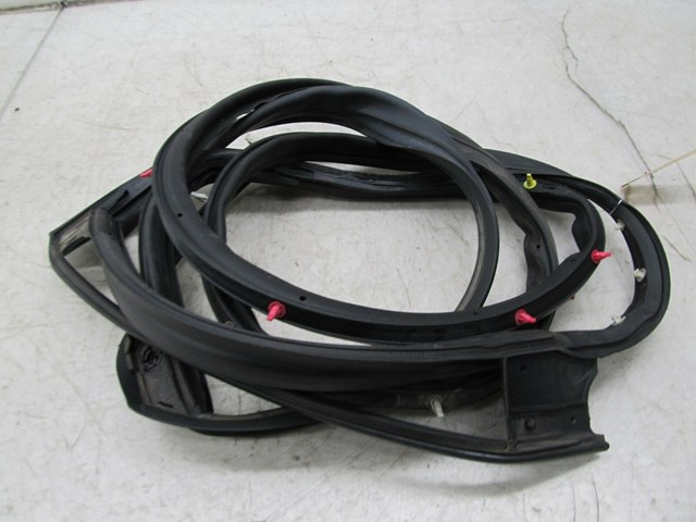 2009-2012 INFINITI FX35 OEM LEFT REAR ON DOOR WEATHER STRIP 