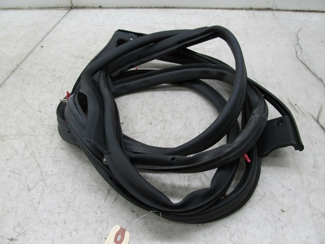 2009-2012 INFINITI FX35 OEM LEFT REAR ON DOOR WEATHER STRIP 