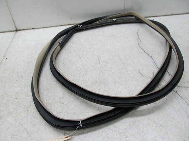  2004-2009 LEXUS RX350 RX330 OEM RIGHT FRONT WEATHER STRIP SEAL 