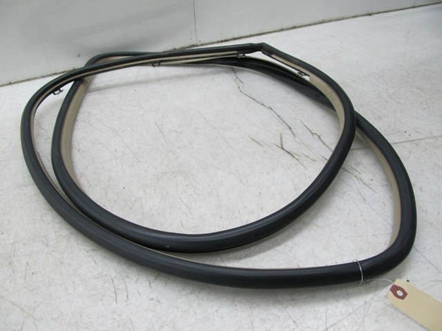  2004-2009 LEXUS RX350 RX330 OEM RIGHT FRONT WEATHER STRIP SEAL 