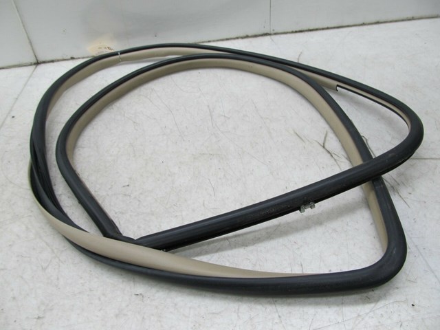  2004-2009 LEXUS RX350 RX330 OEM RIGHT FRONT WEATHER STRIP SEAL 