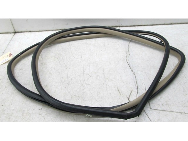  2004-2009 LEXUS RX350 RX330 OEM RIGHT FRONT WEATHER STRIP SEAL 