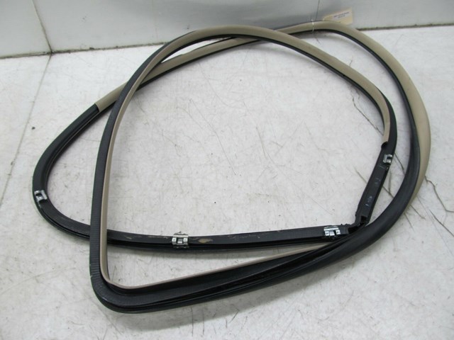  2004-2009 LEXUS RX350 RX330 OEM RIGHT FRONT WEATHER STRIP SEAL 
