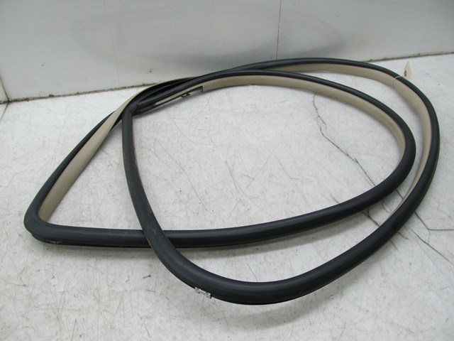  2004-2009 LEXUS RX350 RX330 OEM RIGHT FRONT WEATHER STRIP SEAL 