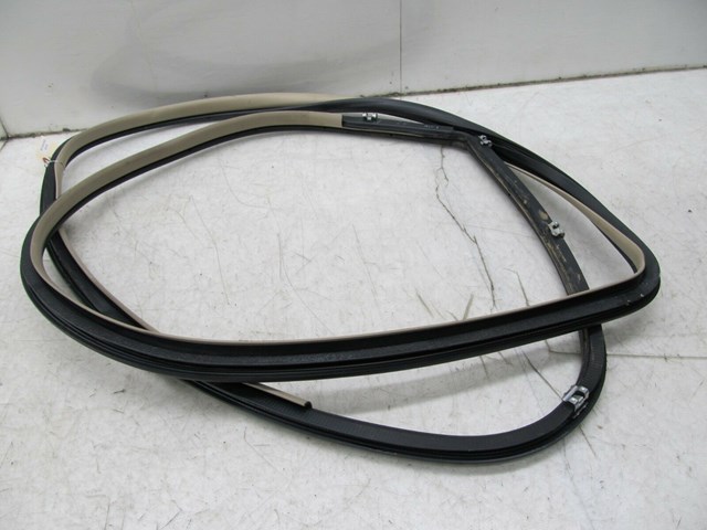  2004-2009 LEXUS RX350 RX330 OEM RIGHT FRONT WEATHER STRIP SEAL 