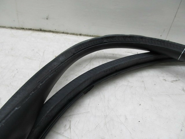 2005-2008 AUDI A6 C6 OEM RIGHT FRONT DOOR WEATHER STRIP SEAL 