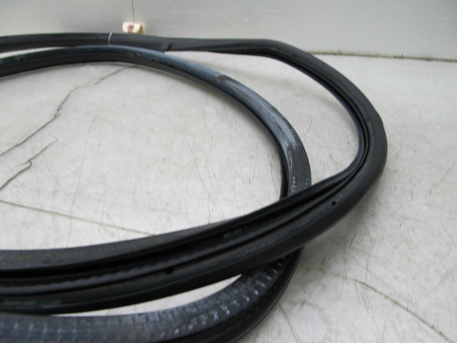 2005-2008 AUDI A6 C6 OEM RIGHT REAR DOOR WEATHER STRIP SEAL 
