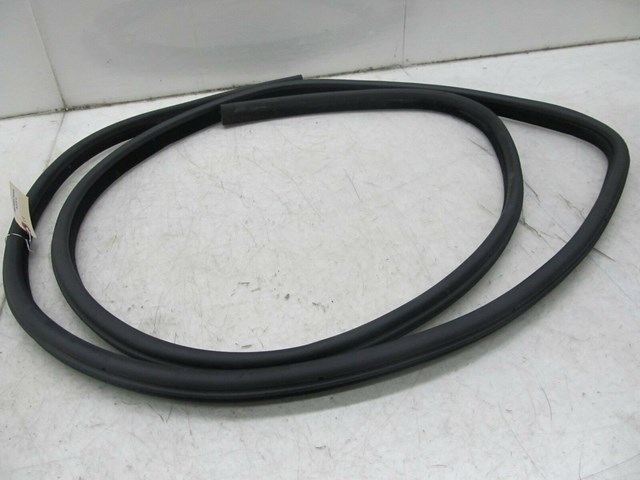 2003-2006 RANGE ROVER HSE OEM LEFT FRONT DOOR WEATHER STRIP 