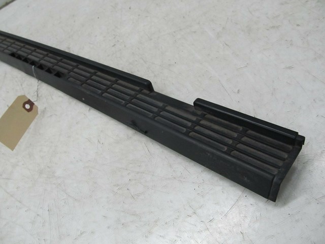 1985-1991 BMW 325i CABRIO E30 OEM REAR GRILLE TRIM 1932802