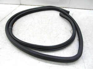 2003-2006 RANGE ROVER HSE OEM RIGHT REAR DOOR WEATHER STRIP 