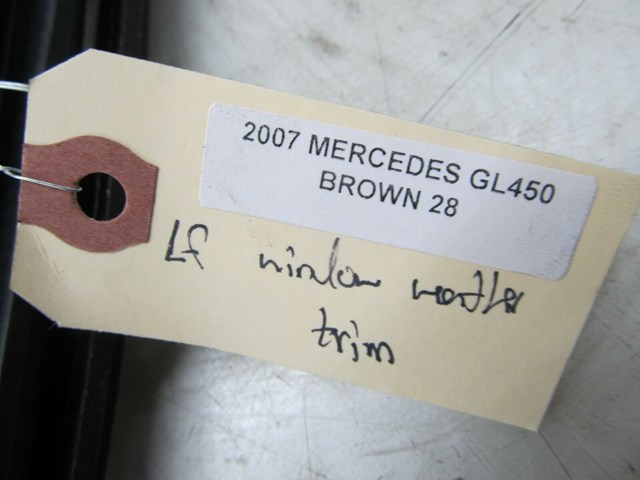 2007-2012 MERCEDES GL450 X164 OEM LEFT REAR QUARTER PANEL WINDOW WEATHER STRIP 