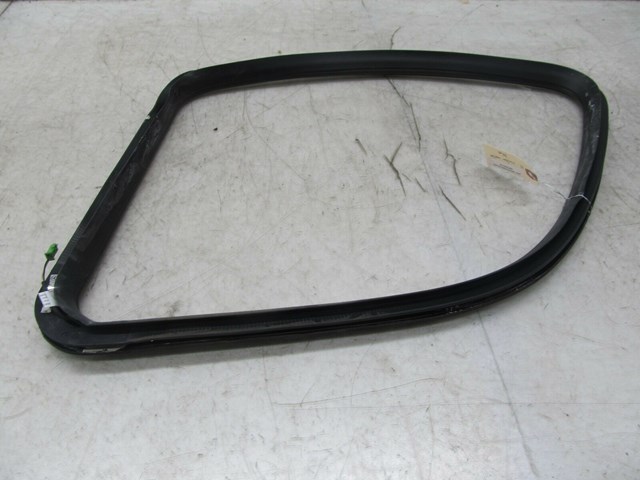 2007-2012 MERCEDES GL450 X164 OEM LEFT REAR QUARTER PANEL WINDOW WEATHER STRIP 