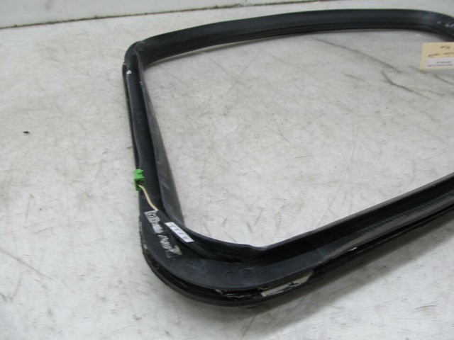 2007-2012 MERCEDES GL450 X164 OEM LEFT REAR QUARTER PANEL WINDOW WEATHER STRIP 