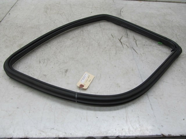 2007-2012 MERCEDES GL450 X164 OEM LEFT REAR QUARTER PANEL WINDOW WEATHER STRIP 