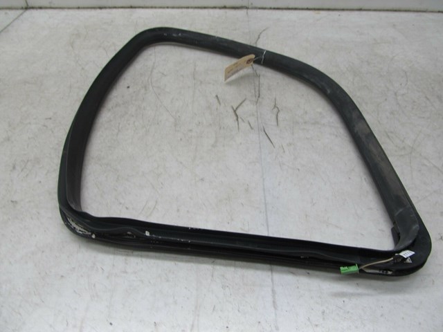 2007-2012 MERCEDES GL450 X164 OEM LEFT REAR QUARTER PANEL WINDOW WEATHER STRIP 