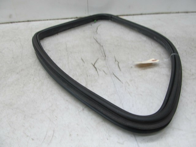 2007-2012 MERCEDES GL450 X164 OEM LEFT REAR QUARTER PANEL WINDOW WEATHER STRIP 