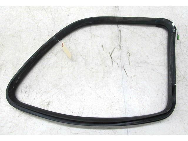 2007-2012 MERCEDES GL450 X164 OEM LEFT REAR QUARTER PANEL WINDOW WEATHER STRIP 