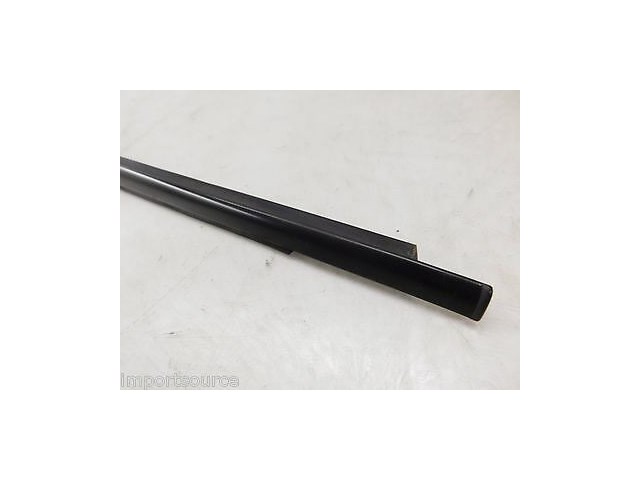2006-2010 BMW X3 E83 OEM RIGHT FRONT PASS. EXTERIOR WINDOW WEATHER STRIP SEAL