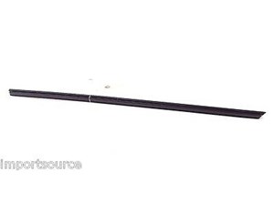 2009-2011 JAGUAR XF OEM RIGHT FRONT INTERIOR DOOR WINDOW GLASS WEATHER STRIP 