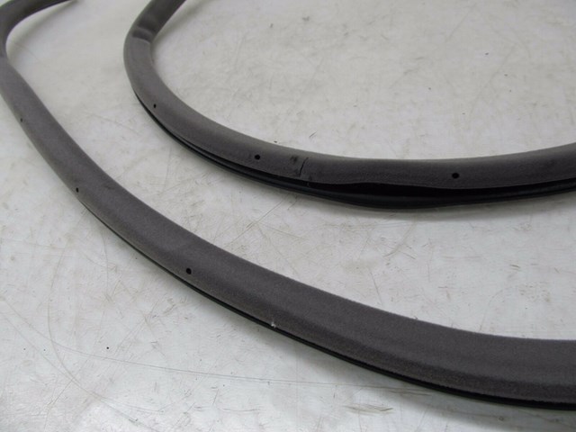 2007-2009 LEXUS LS460L XF40 OEM RIGHT FRONT PASS. DOOR WEATHER STRIP SEAL TRIM