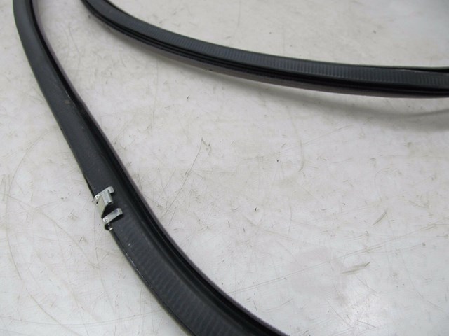 2007-2009 LEXUS LS460L XF40 OEM RIGHT FRONT PASS. DOOR WEATHER STRIP SEAL TRIM