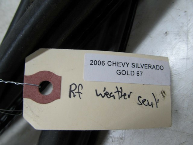 2003-2007 CHEVY SILVERADO OEM RIGHT FRONT INNER WEATHER STRIP SEAL 