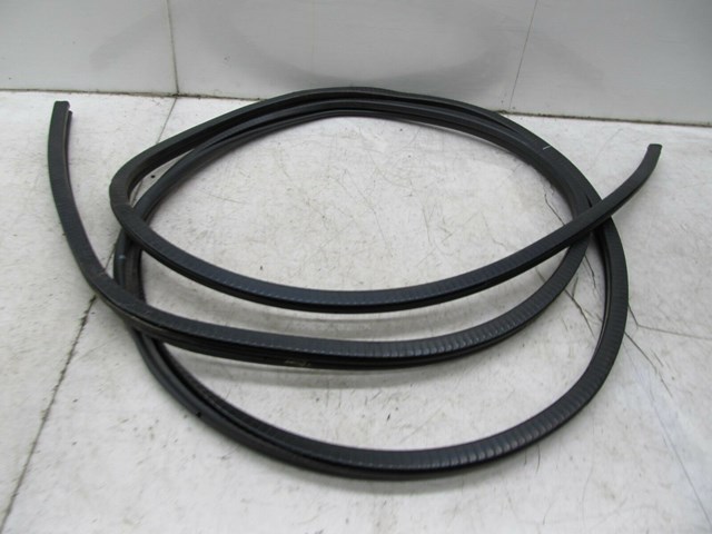 2003-2007 CHEVY SILVERADO OEM RIGHT FRONT INNER WEATHER STRIP SEAL 