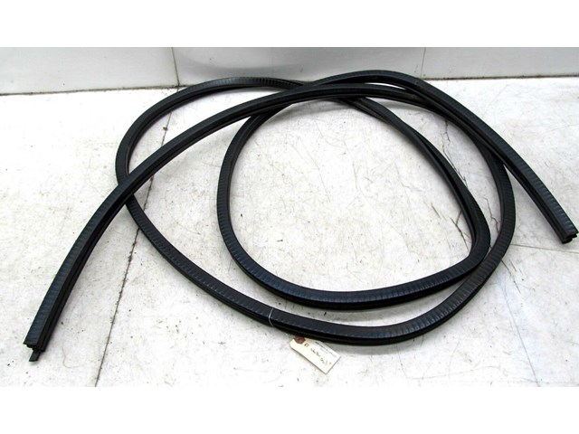 2003-2007 CHEVY SILVERADO OEM RIGHT FRONT INNER WEATHER STRIP SEAL 