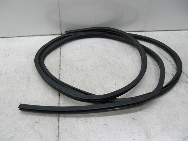 2003-2007 CHEVY SILVERADO OEM RIGHT FRONT INNER WEATHER STRIP SEAL 