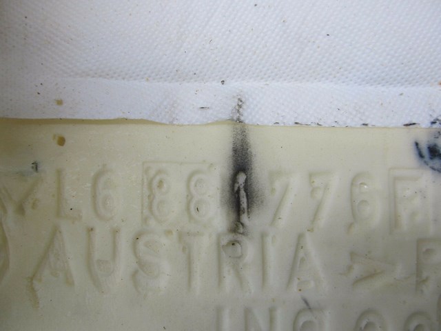 2004-2007 VOLKSWAGEN TOUAREG OEM RIGHT FRONT PASSENGER UPPER SEAT CUSHION BEIGE