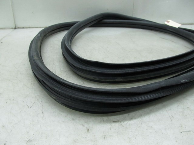 2013-2017 CHEVY TRAVERSE OEM LEFT REAR WEATHER STRIP