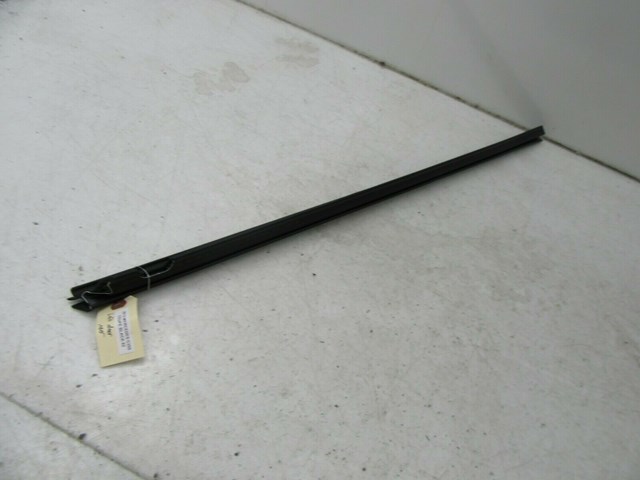 2012-2015 MERCEDES C350 COUPE OEM LEFT DRIVER DOOR GLASS INNER WEATHER STRIP