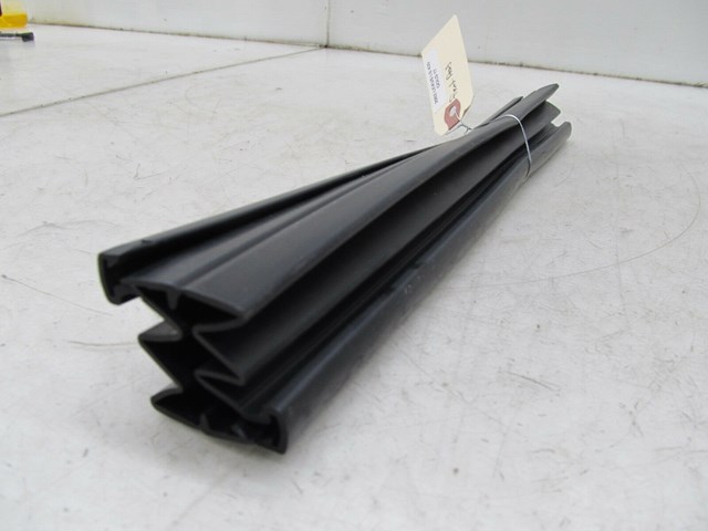  2001-2006 LEXUS LS430 OEM FRONT TOP OVERHEAD SUNROOF WEATHER STRIP SEAL
