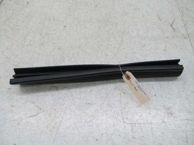   2001-2006 LEXUS LS430 OEM FRONT TOP OVERHEAD SUNROOF WEATHER STRIP SEAL