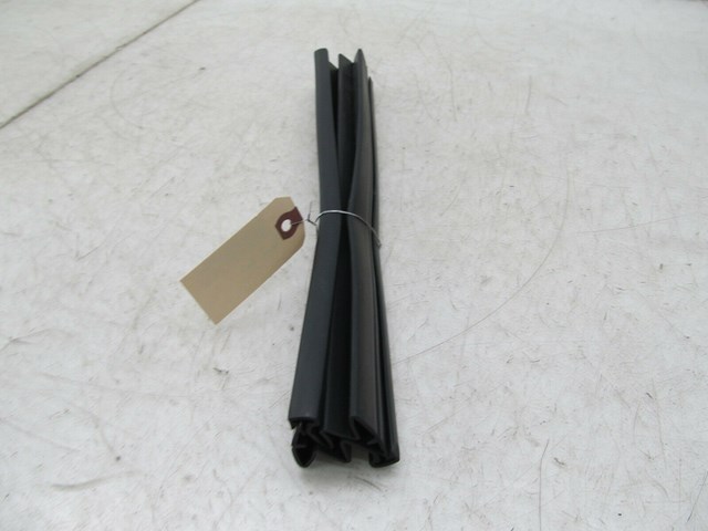   2001-2006 LEXUS LS430 OEM FRONT TOP OVERHEAD SUNROOF WEATHER STRIP SEAL