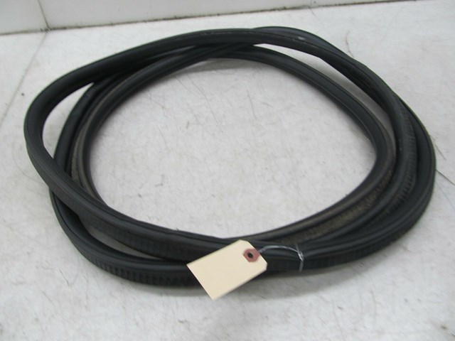 2003-2006 RANGE ROVER HSE OEM REAR TRUNK WEATHER STRIP 