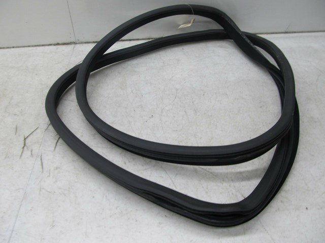 2007-2012 MERCEDES GL450 X164 OEM LEFT REAR DOOR WEATHER STRIP 