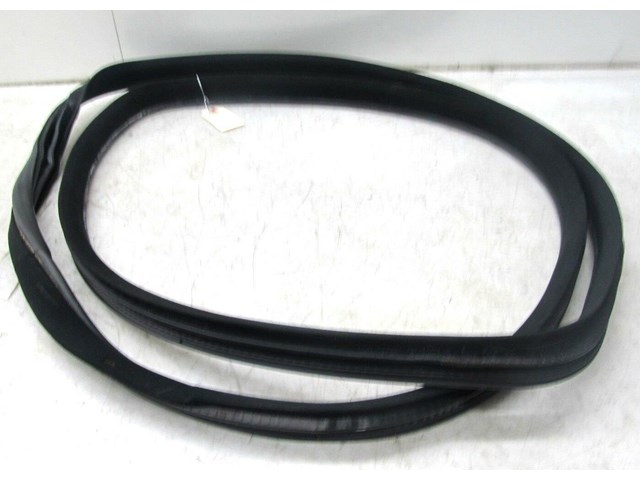 2007-2012 MERCEDES GL450 X164 OEM RIGHT REAR DOOR WEATHER STRIP 