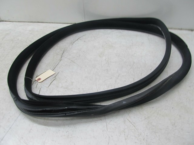 2007-2012 MERCEDES GL450 X164 OEM RIGHT REAR DOOR WEATHER STRIP 