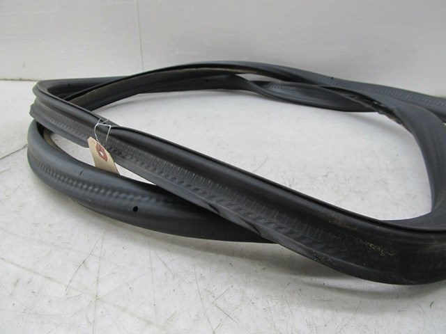 2004-2011 SAAB 9-3 AERO OEM REAR TRUNK WEATHER STRIP 