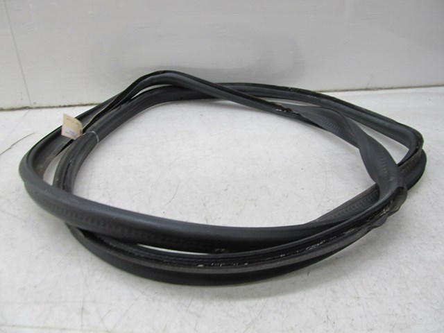 2004-2011 SAAB 9-3 AERO OEM REAR TRUNK WEATHER STRIP 