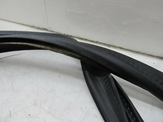 2004-2011 SAAB 9-3 AERO OEM REAR TRUNK WEATHER STRIP 