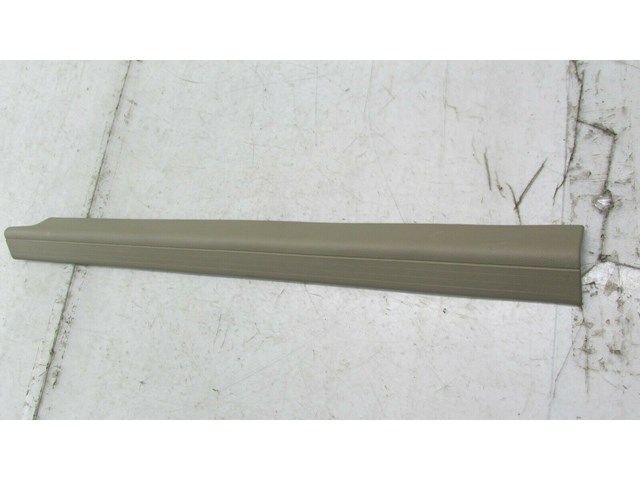 2012-2015 MERCEDES C250 COUPE W204 OEM RIGHT PASSENGER INNER DOOR SILL TRIM  