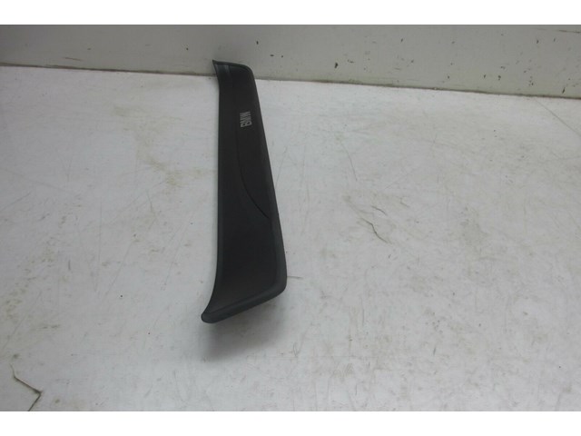 2007-2010 BMW 328xi E90 OEM RIGHT FRONT SIDE DOOR SILL MOLDING 51 47 7 060 279