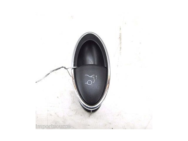 2003-2006 MERCEDES E500 W211 OEM LEFT FRONT DOOR TRUNK RELEASE SWITCH 2118211151